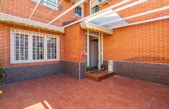 Adosado con jardín en Getafe, Sector 3 — imagen 3